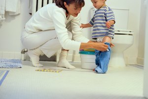 Los juegos pueden alentar a tu hijo a utilizar el inodoro más a menudo.