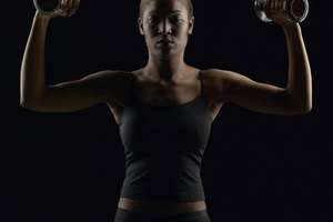 Tómate un día libre entre las sesiones de entrenamiento de fuerza del torso superior.