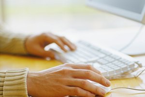 Encuentra las cuentas de correo electrónico utilizadas en tu computadora.