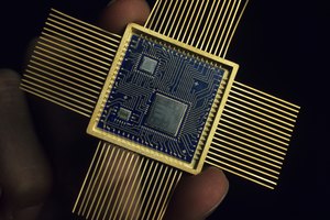 El primer microprocesador fue desarrollado por Intel en 1971.