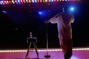 Los controladores DMX pueden ayudar a crear un espectáculo de luz deslumbrante o un ambiente acogedor en el escenario.