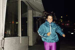 Mantente caliente en los meses de invierno usando mallas para correr.