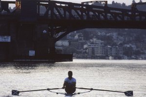 Mientras más tiempo dediques a tu entrenamiento de remo, más calorías quemarás.