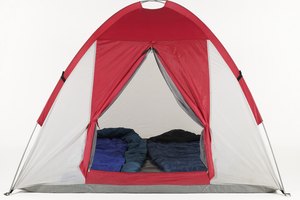 El campamento en el parque estatal Starved Rock tiene tiendas o lugares para estacionar VR.