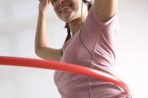 Diviértete haciendo tus ejercicios con el hula hoop.