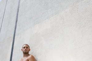 Es importante mantener tus codos bloqueados durante el ejercicio.
