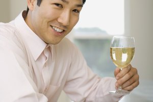 No hay razón por la que no puedas hacer de tu cena solitaria una experiencia culinaria.