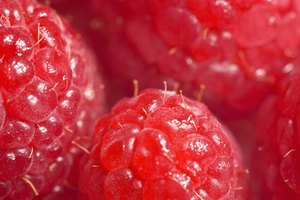 Una taza de frambuesas tiene 64 calorías y 32,3 mg de vitamina C.