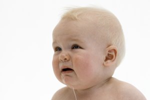 Mantén la cara de tu bebé seca para reducir la posibilidad de grietas e irritación.