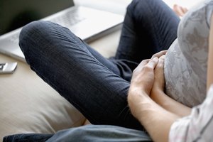 Los embarazos ectópicos pueden provocar dolor abdominal.