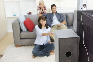 Los gabinetes de los altavoces con puertos ayudan a mejorar el sonido en el registro de gama baja.