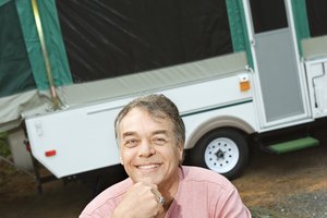 Prepara tu vehículo recreativo RV para ir a acampar en Stoke State Forest, New Jersey.