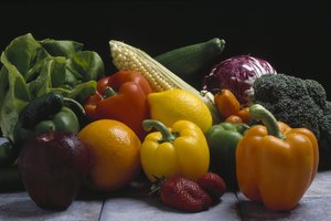 Los carotenoides son responsables de los pigmentos de color rojo, naranja y amarillo en las frutas y verduras.