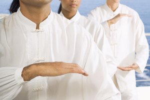 Siente la bola de energía entre tus manos mientras la agrandas, achicas o rotas.