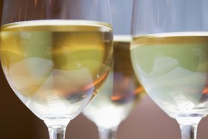 Las calorías del vino varían, según su contenido de alcohol y dulzura.