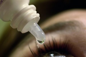Para el tratamiento de hongos en la vista se usan antimicóticos.