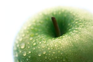 Elimina el azúcar, incluyendo a los jugos de fruta y a las bananas y las manzanas que tienen un alto contenido de azúcar.