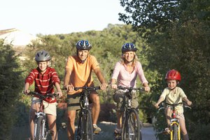 Si incorporas un par de sesiones de entrenamiento de intervalo en tu régimen semanal, te puede ayudar a perder grasa del abdomen más rápido.