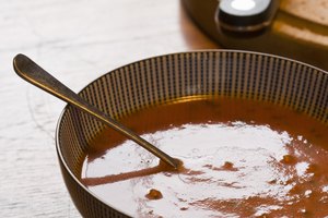 Si bien una sopa de tortilla es nutritiva, dado que proporciona vitaminas, minerales y calorías, es también alta en grasas saturadas.