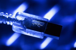 Conectar un nuevo enchufe USB implica soldar sus cables.