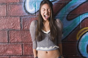 Los adolescentes enojados necesitan ayuda para controlar sus emociones.