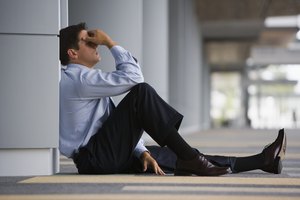 Ayuda a la persona en sus retraimientos emocionales.