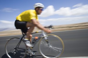 Los calambres de pie pueden hacer que montar bicicleta sea repentinamente doloroso.