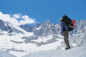 Mochilas y resistencia son esenciales para los montañistas.