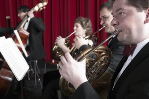 Disfruta espectáculos musicales en pareja.