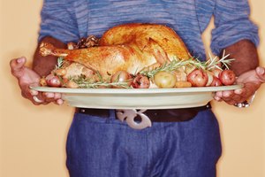 El triptófano de la carne de pavo fomenta la producción de serotonina.