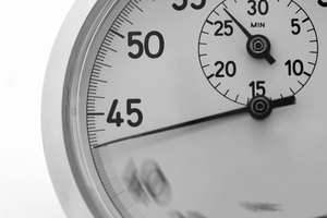 Los atletas entrenan para ganar velocidad y agilidad en sus programas de entrenamiento.