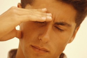 Los dolores de cabeza después de beber alcohol pueden sentirse como migraña o dolores de cabeza por tensión.