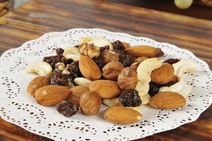 Las mezclas de frutas secas son un alimento no perecedero que ofrece proteínas y dulzura.