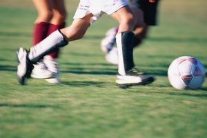 Pasar y recibir el balón son habilidades sencillas que ayudan a los equipos a ganar partidos.