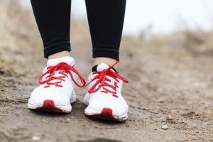 Los zapatos para correr y para caminar tienen diferentes tipos de suelas.