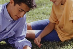 Muestra a tu hijo el antiguo arte de comunicarse a través de cartas.