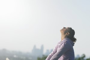 Durante un entrenamiento con pesos pesados o con movimientos de potencia explosivos como levantamientos o arranques, los periodos de descanso son de suma importancia.
