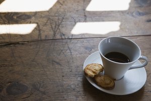 La cafeína es la droga más comúnmente añadida a los alimentos y bebidas.