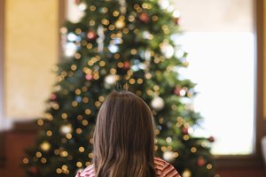Apoya a las familias del área de Houston adoptando a un niño desfavorecido en Navidad.