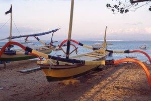 Date tiempo para visitar las tiendas locales de buceo.