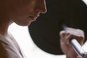 Se necesitan períodos de descanso más largos cuando aumentas el volumen o intensidad de tus ejercicios.