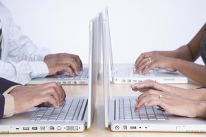 Los LANs conectan las computadoras de forma tal que la gente pueda trabaja de manera conjunta en sus proyectos.