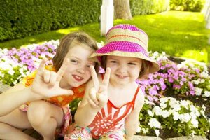 Jupiterimages/Photos.com/Getty Images Teaching your baby sign language can seem like a great way to communicate, but beware of the pitfalls.