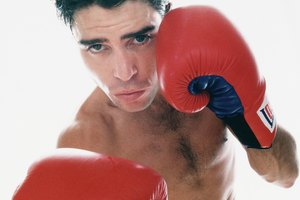 Debes utilizar golpes rectos y circulares durante una pelea de box.