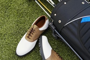 Los fabricantes y expertos en equipos de golf han ideado palabras para los zapatos de golf de aspecto más casual.