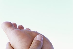Fortalece el arco de tus pies con algunos ejercicios especiales.