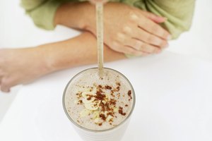 La dieta cetogénica es alta en grasas y baja en proteínas y carbohidratos.
