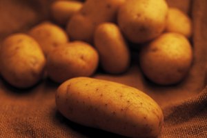 Las patatas contienen nutrientes más esenciales que el arroz blanco.
