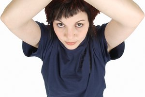 Krav maga y aikido hacen hincapié en el uso del apalancamiento y la posición del cuerpo, por lo que incluso si los que lo practican son menores o no tan fuerte como sus oponentes, esto no es una desventaja.