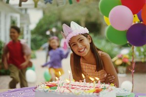 Los juegos en las fiestas mantienen a los niños entretenidos.